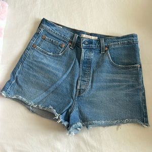 LEVI’S Ribcage shorts
